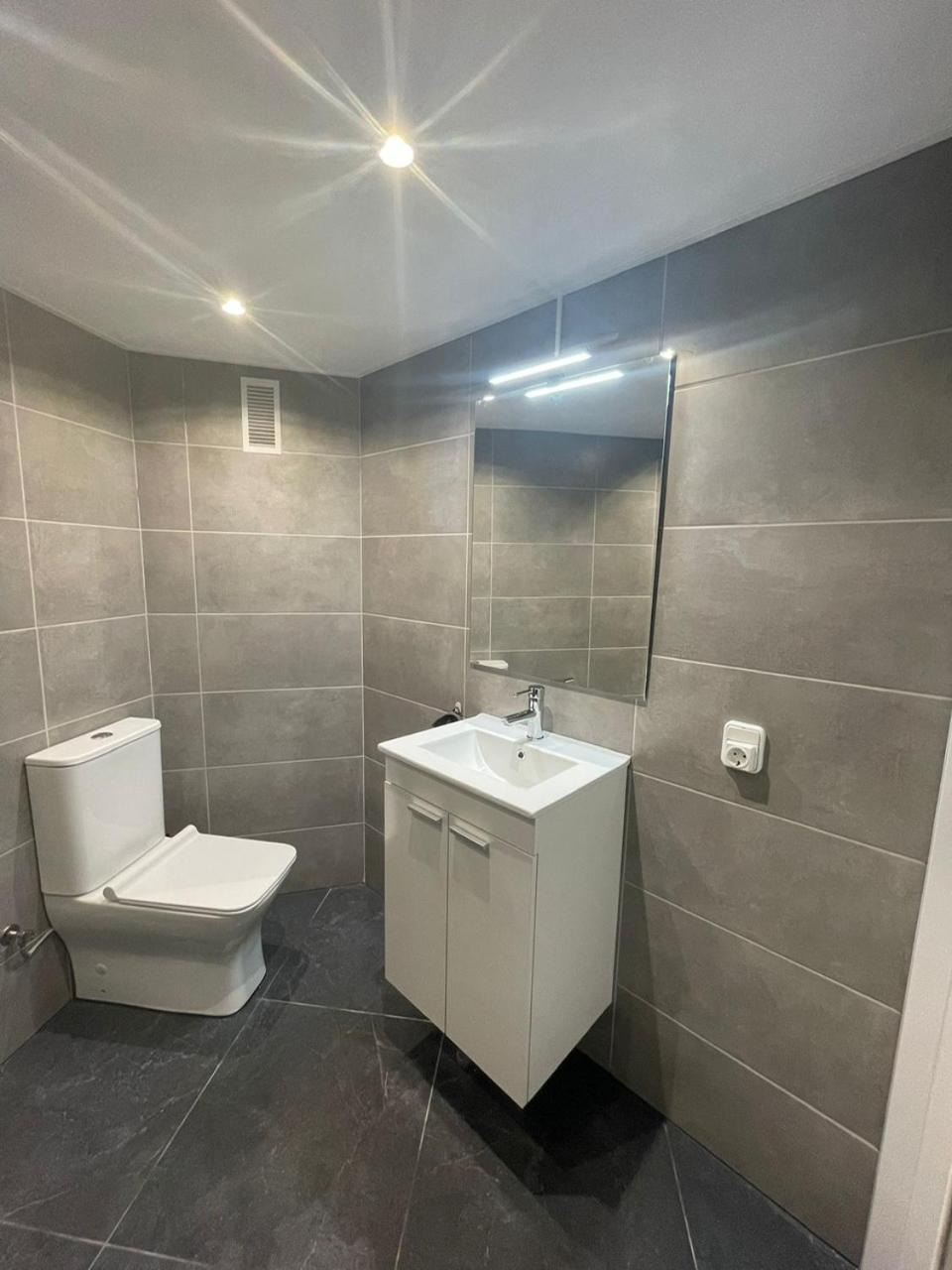 Edificio Gijon Newly Renovated Two-Bedroom Apartment Benidorm Zewnętrze zdjęcie